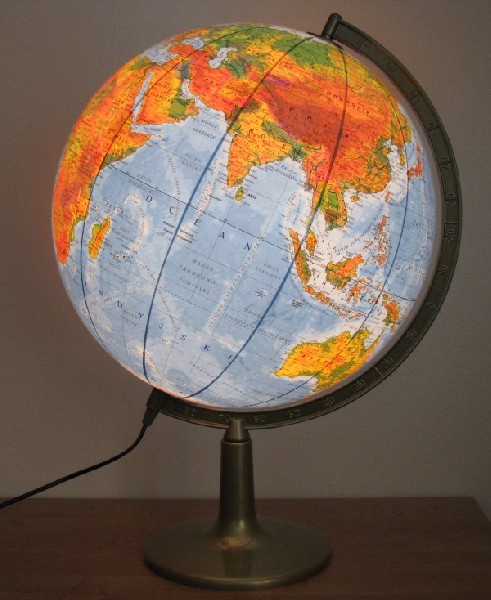 Globus śr. 420 fizyczny  podświetlany plastikowa stopka